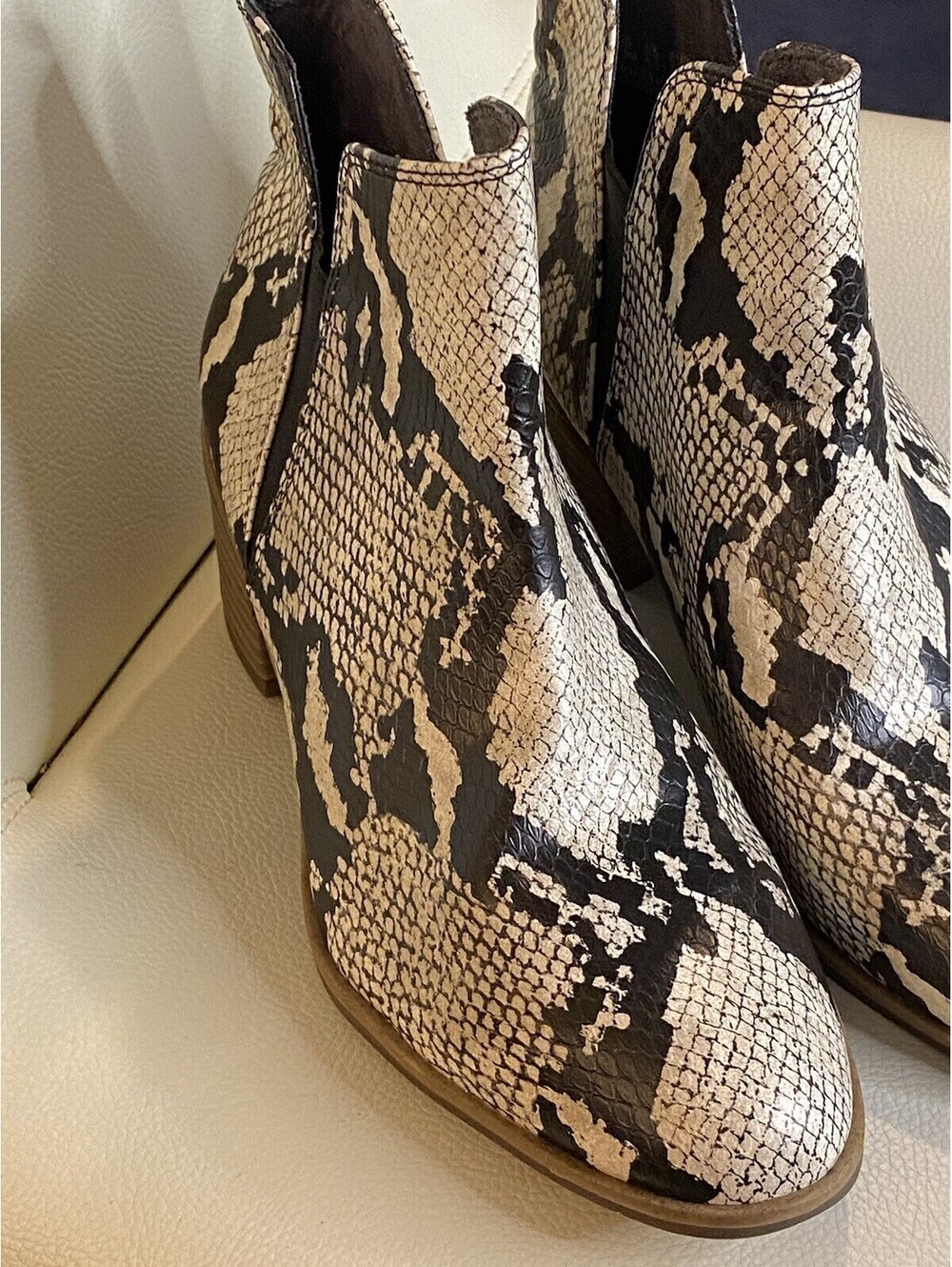 Women’s Dr. Scholl’s “Teammate” Boots.Black And White Snakeskin Print(8.5M)New